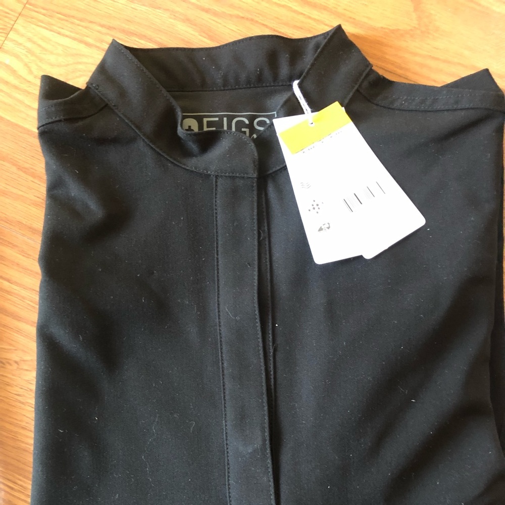 Brand new figs rafaela top black
